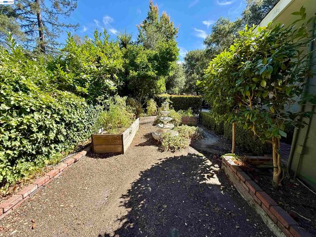516 Moraga Way, Orinda, CA 94563
