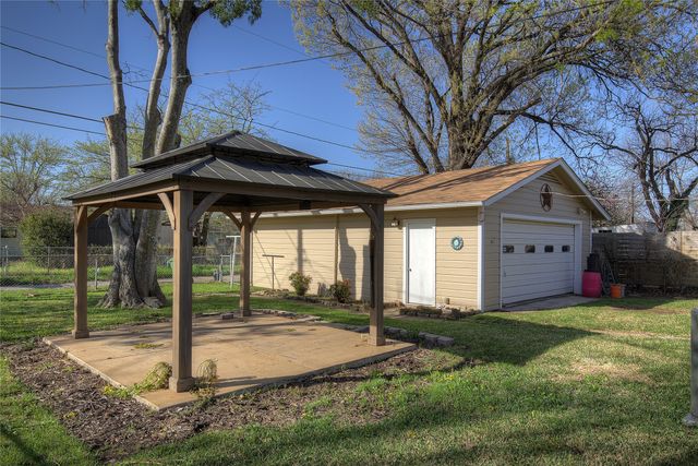 210 E Daugherty Drive, Garland, TX 75041