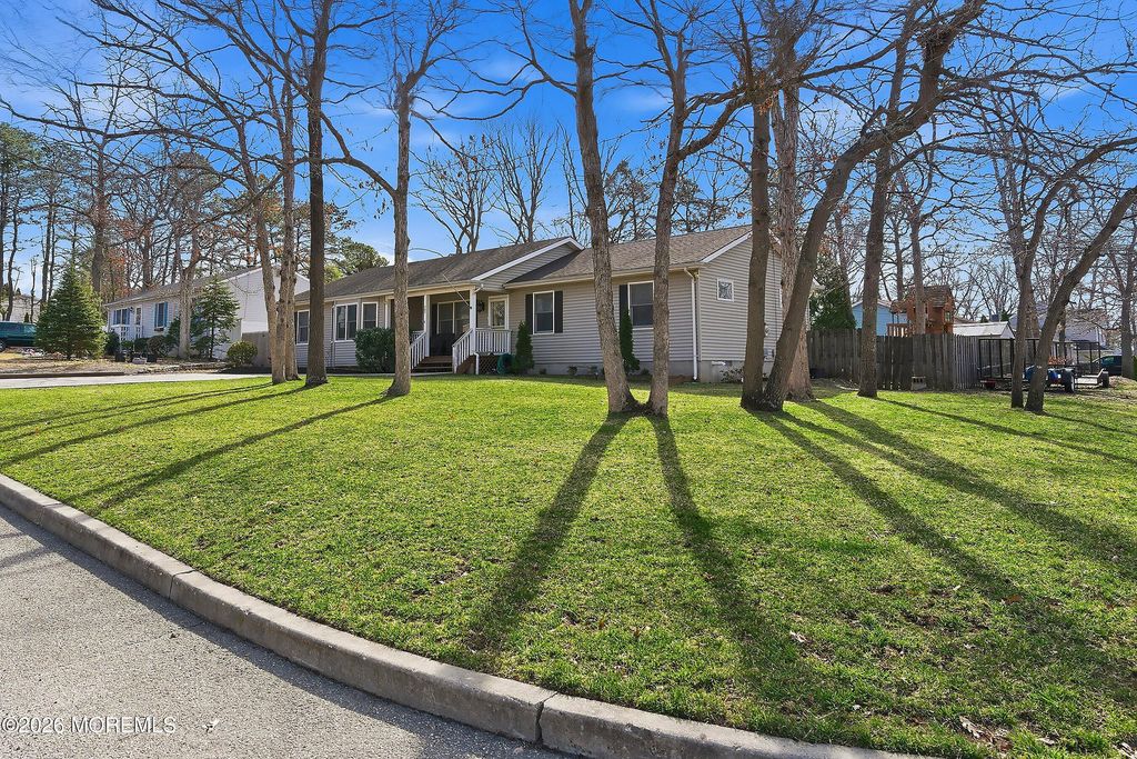 161 Mooring Road, Manahawkin, NJ 08050