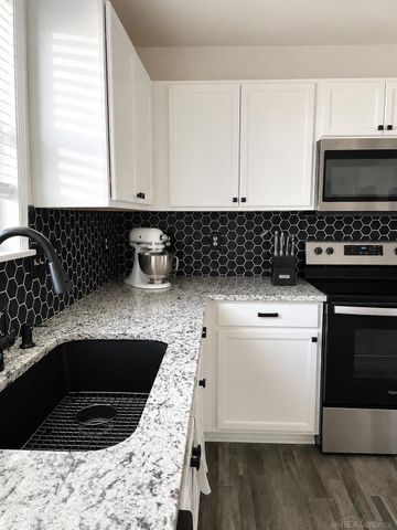 2247 Hunter Lane, Burton, MI 48519