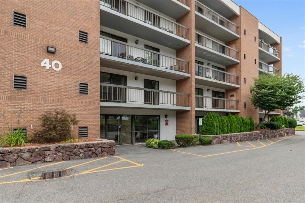 40 Main St 205, Stoneham, MA 02180