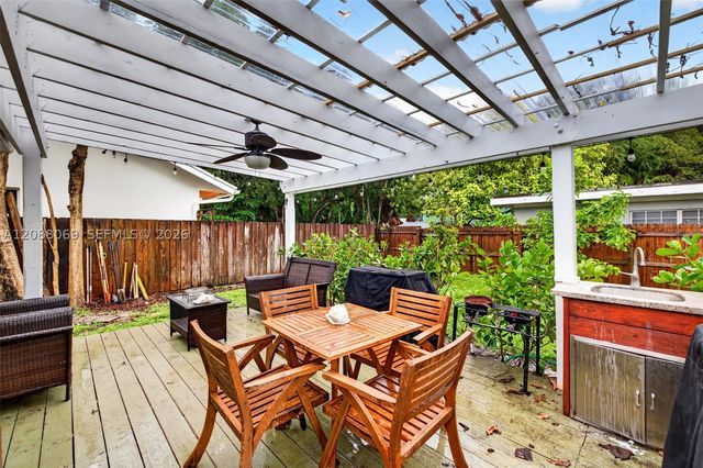 320 SW 12th Ave, Fort Lauderdale, FL 33312