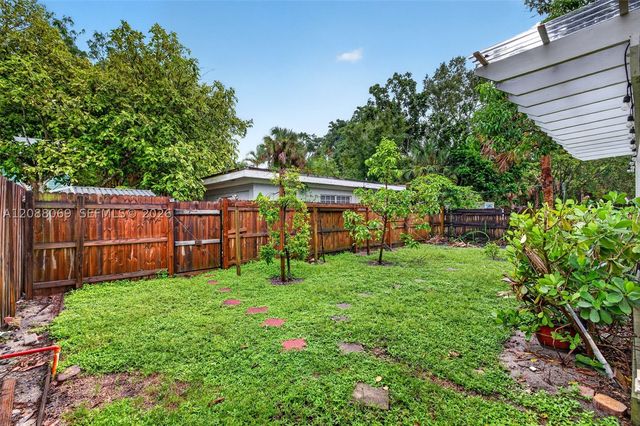 320 SW 12th Ave, Fort Lauderdale, FL 33312