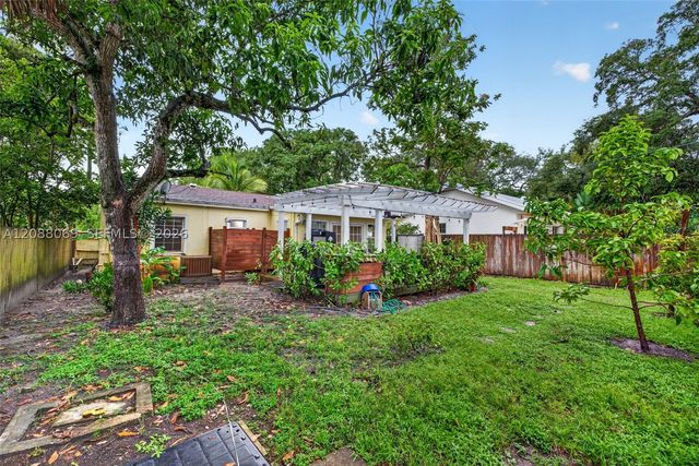 320 SW 12th Ave, Fort Lauderdale, FL 33312