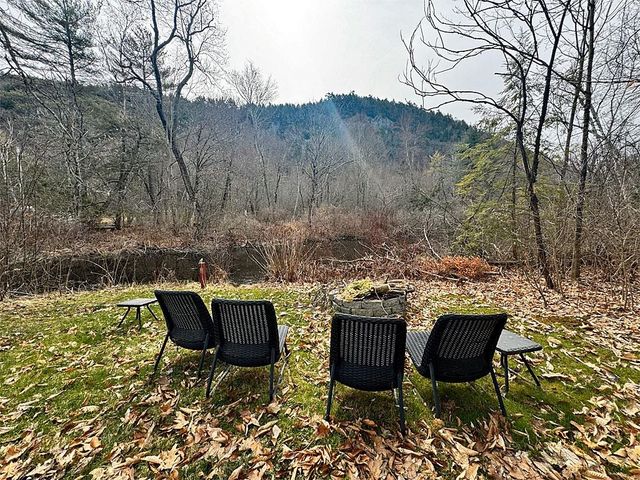 201 Cones Point Road, Poultney, VT 05764