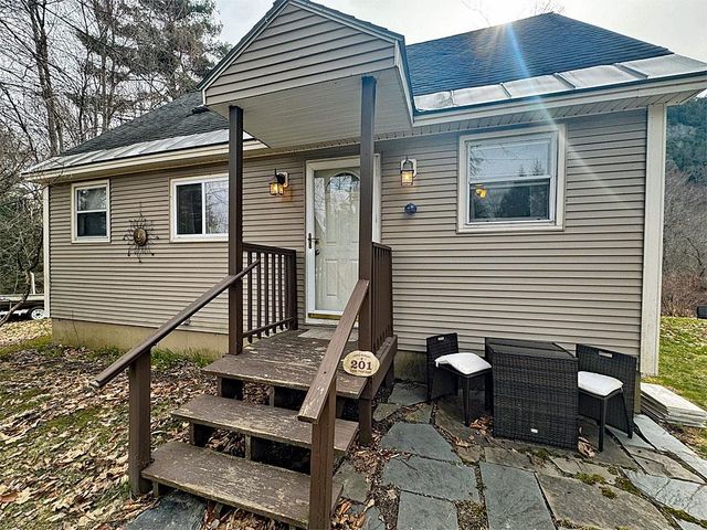 201 Cones Point Road, Poultney, VT 05764