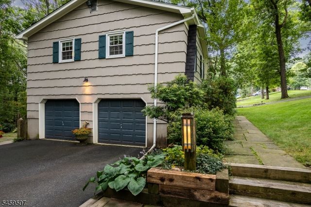 20 Edward Dr, Mount Olive Twp., NJ 07836