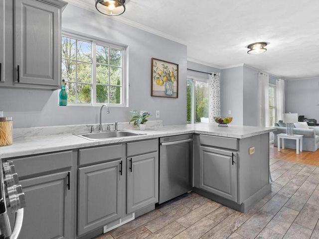 44 Orchard Valley Drive, Cranston, RI 02921