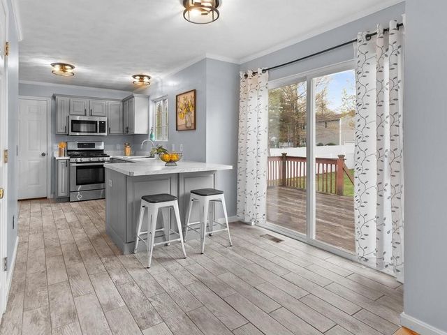 44 Orchard Valley Drive, Cranston, RI 02921