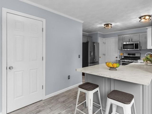 44 Orchard Valley Drive, Cranston, RI 02921