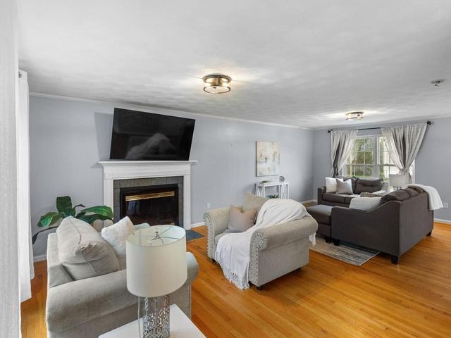 44 Orchard Valley Drive, Cranston, RI 02921