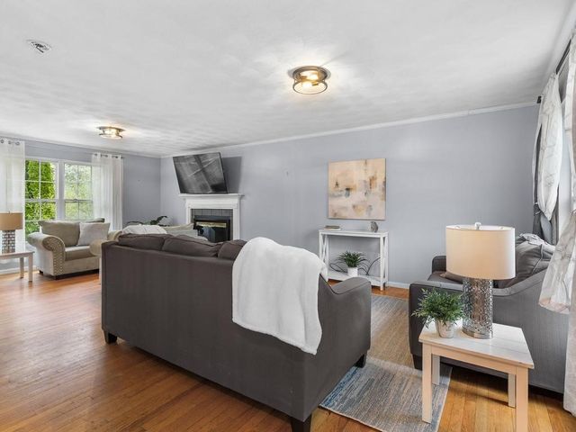 44 Orchard Valley Drive, Cranston, RI 02921