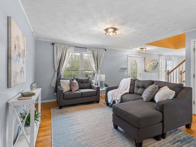 44 Orchard Valley Drive, Cranston, RI 02921