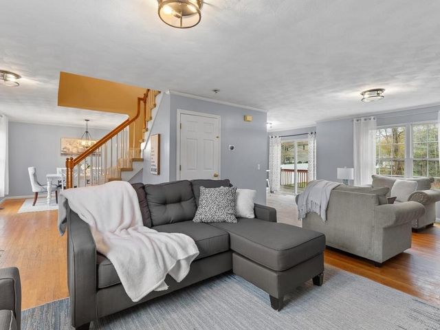 44 Orchard Valley Drive, Cranston, RI 02921