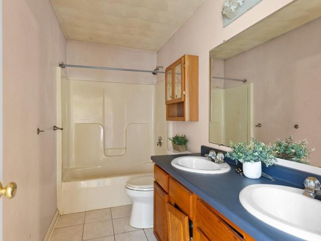 44 Orchard Valley Drive, Cranston, RI 02921