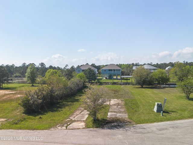1348 Poki Place, Diamondhead, MS 39525