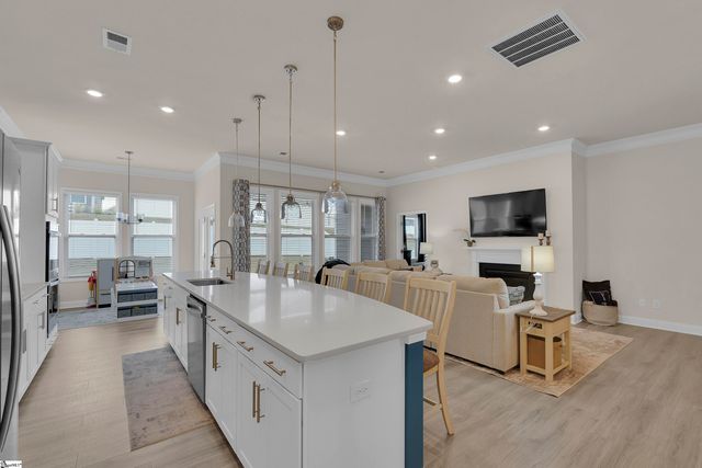 1961 Crumhorn Avenue, Boiling Springs, SC 29316