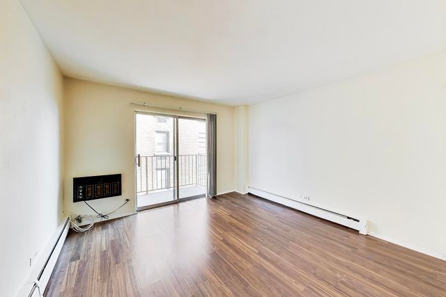 1567 Ridge Road 406, Evanston, IL 60201