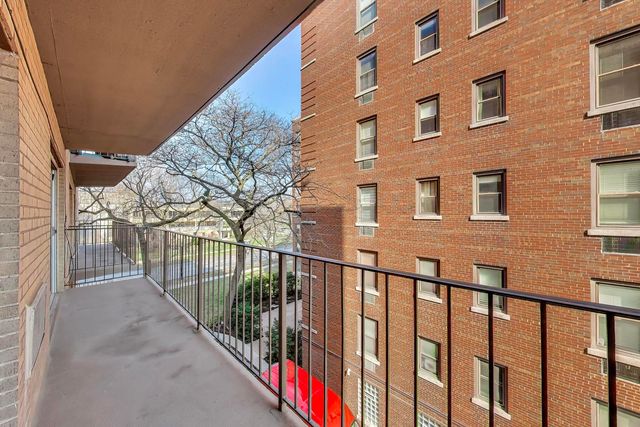 1567 Ridge Road 406, Evanston, IL 60201