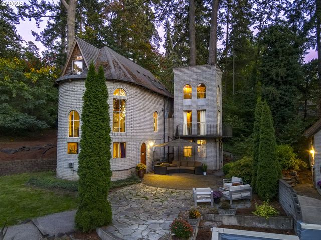 1820 E 28TH Ave, Eugene, OR 97403