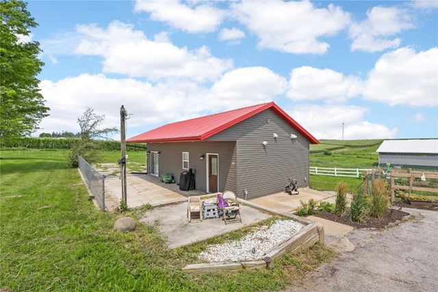 5424 400th St SE, Iowa City, IA 52240