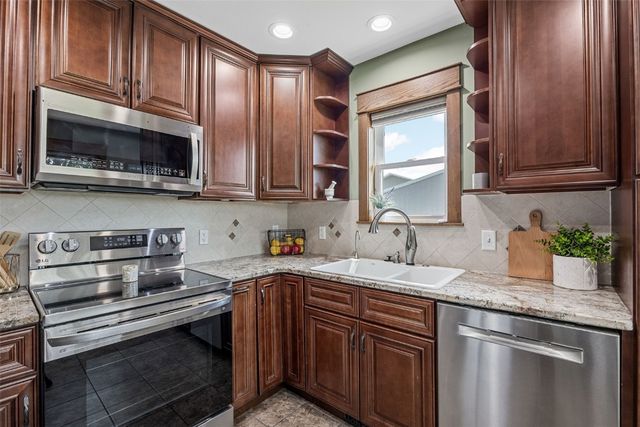 5424 400th St SE, Iowa City, IA 52240