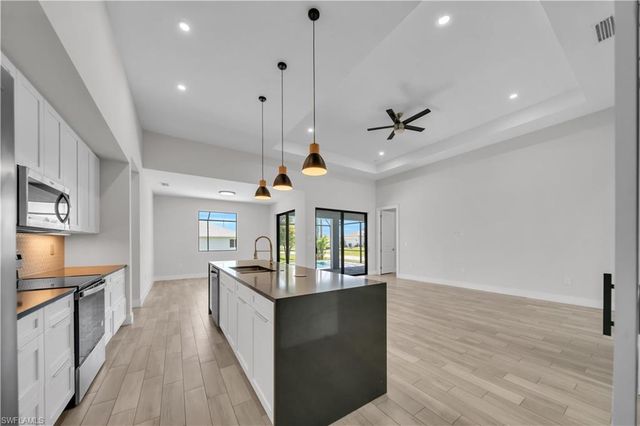 2728 SW 4th LN, Cape Coral, FL 33991