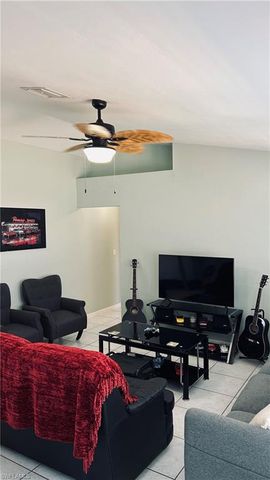 827 SW 14th PL, Cape Coral, FL 33991