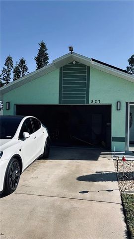 827 SW 14th PL, Cape Coral, FL 33991