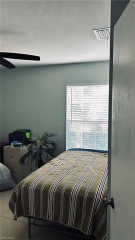 827 SW 14th PL, Cape Coral, FL 33991