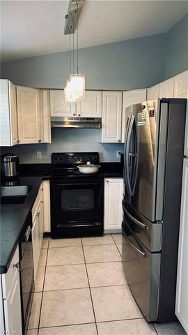 827 SW 14th PL, Cape Coral, FL 33991