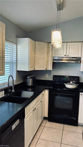 827 SW 14th PL, Cape Coral, FL 33991