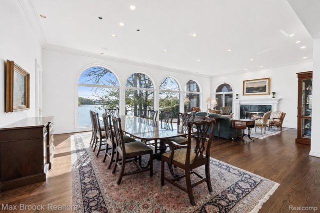 1832 Long Lake Shore Drive, Bloomfield Charter Township, MI 48302