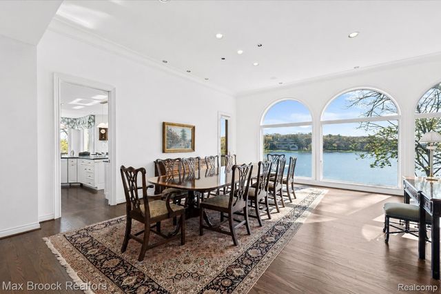 1832 Long Lake Shore Drive, Bloomfield Charter Township, MI 48302