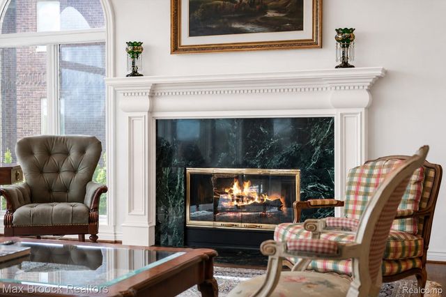 1832 Long Lake Shore Drive, Bloomfield Charter Township, MI 48302