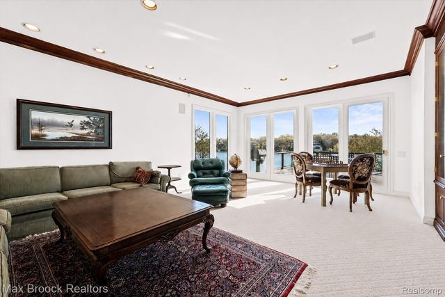 1832 Long Lake Shore Drive, Bloomfield Charter Township, MI 48302
