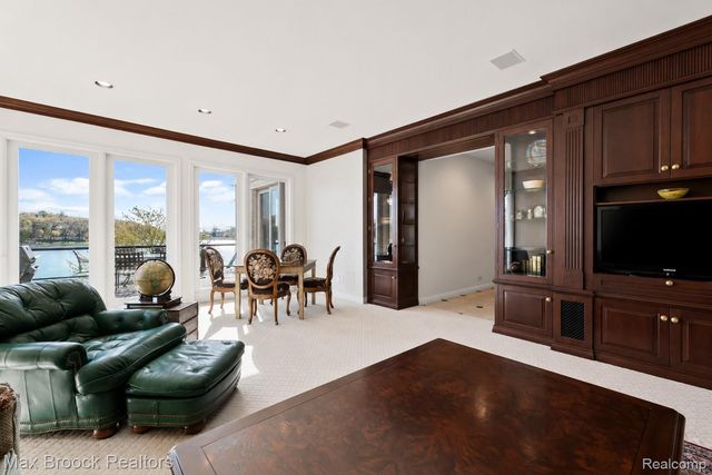 1832 Long Lake Shore Drive, Bloomfield Charter Township, MI 48302