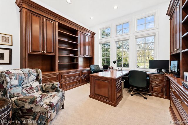 1832 Long Lake Shore Drive, Bloomfield Charter Township, MI 48302