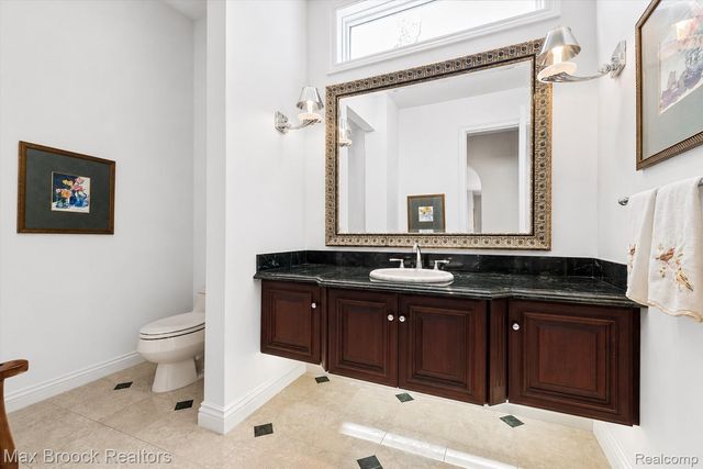 1832 Long Lake Shore Drive, Bloomfield Charter Township, MI 48302