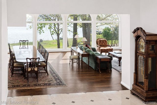 1832 Long Lake Shore Drive, Bloomfield Charter Township, MI 48302