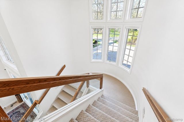 1832 Long Lake Shore Drive, Bloomfield Charter Township, MI 48302