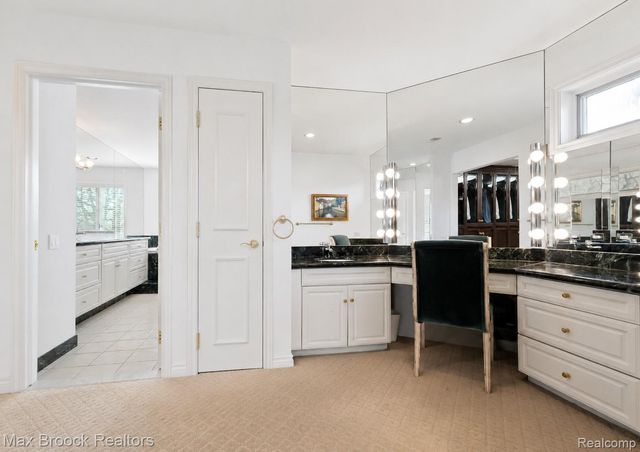 1832 Long Lake Shore Drive, Bloomfield Charter Township, MI 48302