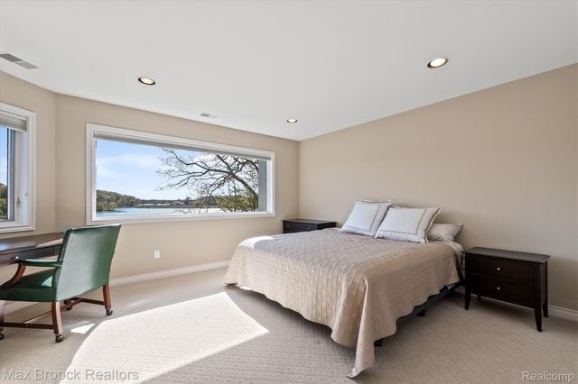 1832 Long Lake Shore Drive, Bloomfield Charter Township, MI 48302