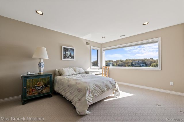1832 Long Lake Shore Drive, Bloomfield Charter Township, MI 48302