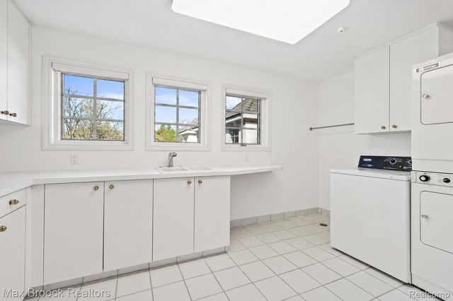 1832 Long Lake Shore Drive, Bloomfield Charter Township, MI 48302