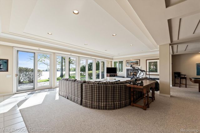 1832 Long Lake Shore Drive, Bloomfield Charter Township, MI 48302