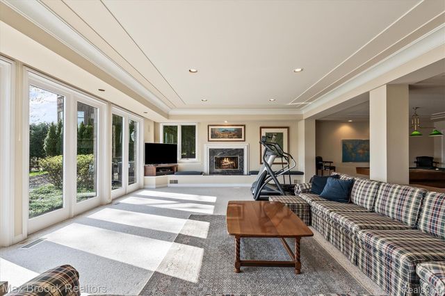 1832 Long Lake Shore Drive, Bloomfield Charter Township, MI 48302