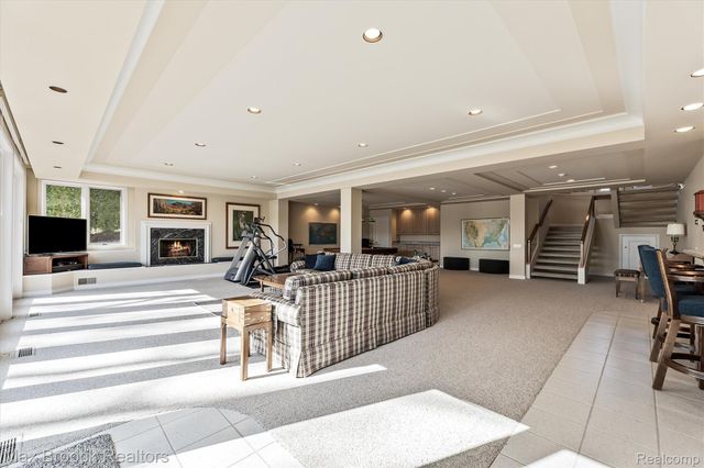 1832 Long Lake Shore Drive, Bloomfield Charter Township, MI 48302