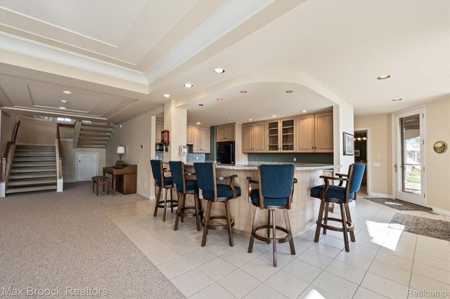 1832 Long Lake Shore Drive, Bloomfield Charter Township, MI 48302