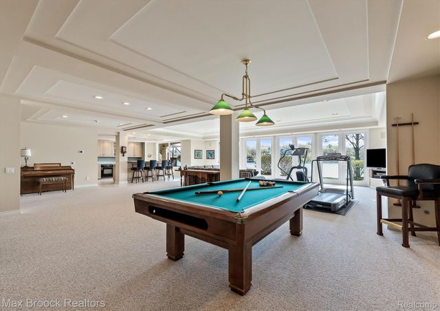 1832 Long Lake Shore Drive, Bloomfield Charter Township, MI 48302